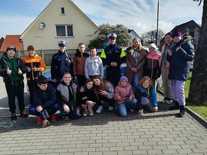 Funkcjonariusze dzierżoniowskiej drogówki spotkali się z uczniami klasy piątej, bielawskiej Szkoły Podstawowej numer 4 z Oddziałami Integracyjnymi