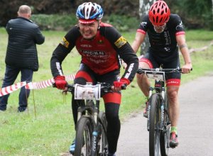 W miniony weekend odbył się w Bardzie Maraton MTB Jesień w Mieście Cudów. W swojej kategorii drugie miejsce zajął dzierżoniowski policjant Sylwester Sordyl.