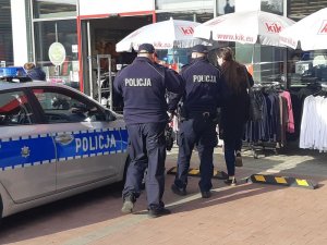 Kontrole sklepów z pracownikiem Sanepidu