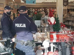 Kontrole sklepów z pracownikiem Sanepidu