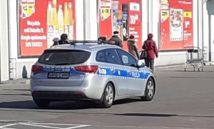 POLICJANCI NIEUSTANNIE CZUWAJĄ NAD BEZPIECZEŃSTWEM MIESZKAŃCÓW DOLNEGO ŚLĄSKA. PAMIĘTAJMY, ŻE ZAGROŻENIE ZARAŻENIEM COVID-19 NIE MINĘŁO