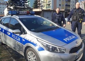 Policjanci którzy pomogli mężczyźnie