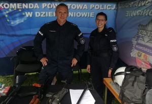 Policjanci na festynie &quot;bezpieczne wakacje&quot;