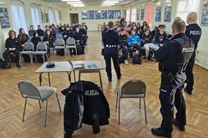 Prelekcja w placówce oświatowej