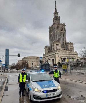 Dzierżoniowscy policjanci RD przed PKN