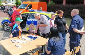 Policjanci na pikniku rodzinnym