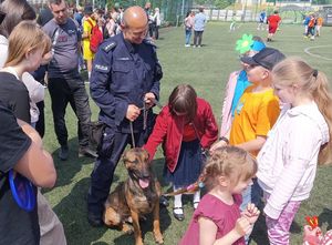 Policjanci na pikniku rodzinnym