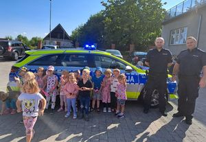 Policjanci w żłobku i przedszkolu