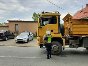 Działania Policji w Piławie Górnej w związku z ograniczeniami dla poj. ciężarowych