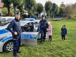 Policjanci na pikniku patriotycznym