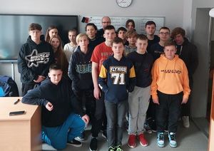 Policjanci w SP w Przerzeczynie Zdrój