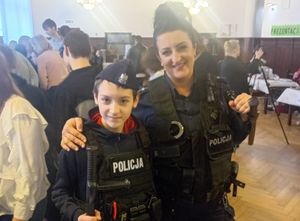 Policjanci piławskiego Posterunku Policji przybliżali swoją profesję w Specjalnym Ośrodku Szkolno-Wychowawczym imienia księdza Jana Twardowskiego