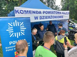 Policjanci na pikniku