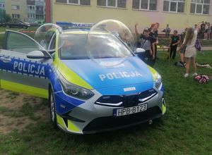 Dzień Dziecka w bielawskiej Szkole Podstawowej numer 7 z udziałem policjantów