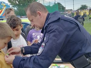 Dzień Dziecka w bielawskiej Szkole Podstawowej numer 7 z udziałem policjantów