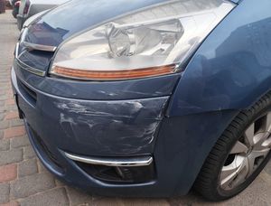 Kompletnie pijany wsiadł za kierownicę Citroena i uderzył w inne auto. Zareagowali mieszkańcy