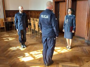 Uroczystość przyjęcia ślubowania przez nowego policjanta powiatu dzierżoniowskiego.