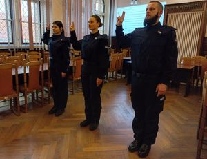 Tuż przed wyjazdem na kurs podstawowy policjanci wypowiedzieli słowa roty