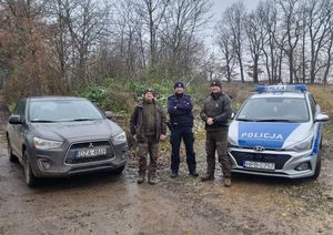 Policja i Straż Leśna przeciwko kradzieży choinek i drewna z lasów