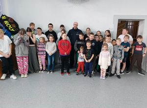 Edukacja na rzecz bezpieczeństwa w trakcie ferii – policjanci w szkołach podstawowych