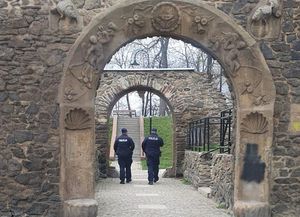 Dzielnicowi reagują na sygnały mieszkańców -KMZB – skuteczne działania na terenie Dzierżoniowa
