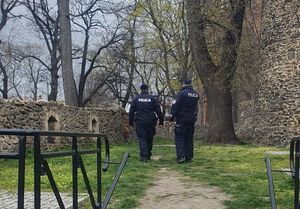 Dzielnicowi reagują na sygnały mieszkańców -KMZB – skuteczne działania na terenie Dzierżoniowa
