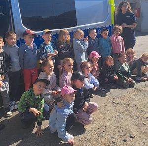Przedszkolaki z „Wielkiej Przygody” z wizytą w dzierżoniowskiej komendzie Policji