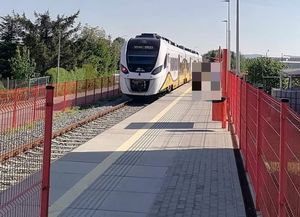 Policjanci z Komisariatu Policji w Bielawie prowadzą działania prewencyjne na terenach kolejowych