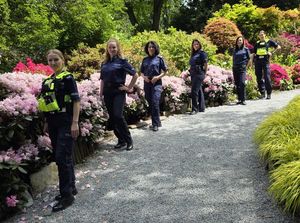 100-lecie kobiet w Policji: wyjątkowa sesja dzierżoniowskich funkcjonariuszek w Arboretum Wojsławice