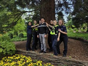 100-lecie kobiet w Policji: wyjątkowa sesja dzierżoniowskich funkcjonariuszek w Arboretum Wojsławice