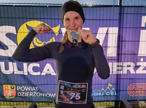 Funkcjonariusze z Dzierżoniowa wzięli udział w Sowi Bieg 2025