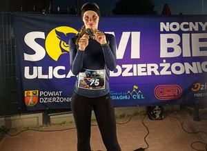 Funkcjonariusze z Dzierżoniowa wzięli udział w Sowi Bieg 2025