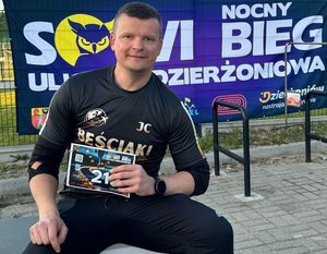 Funkcjonariusze z Dzierżoniowa wzięli udział w Sowi Bieg 2025