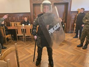 Uczniowie klas mundurowych z Bielawy z wizytą w Komendzie Powiatowej Policji