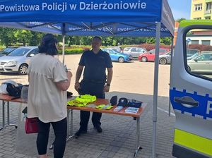 Policjanci z Dzierżoniowa promowali bezpieczeństwo podczas Dnia Spółdzielczości