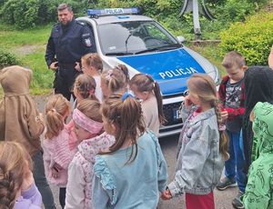Dzieci z Przedszkola &quot;Tęczowa Kraina&quot; z wizytą na Posterunku Policji w Piławie Górnej