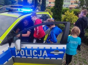 Policjanci wśród mieszkańców – dzielnicowi na piknikach rodzinnych w Pieszycach i Dzierżoniowie