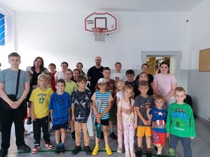 Policjanci z powiatu dzierżoniowskiego promują bezpieczne wakacje – działania profilaktyczne z dziećmi i młodzieżą