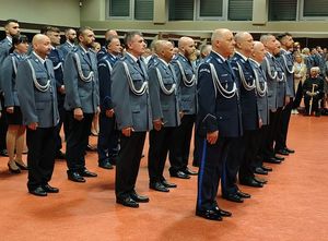 Uroczysta zbiórka z okazji 106. rocznicy powołania Policji oraz 100-lecia Policji kobiecej