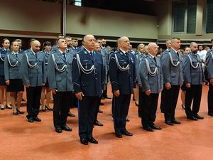 Uroczysta zbiórka z okazji 106. rocznicy powołania Policji oraz 100-lecia Policji kobiecej
