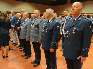 Uroczysta zbiórka z okazji 106. rocznicy powołania Policji oraz 100-lecia Policji kobiecej