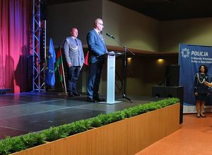 Uroczysta zbiórka z okazji 106. rocznicy powołania Policji oraz 100-lecia Policji kobiecej