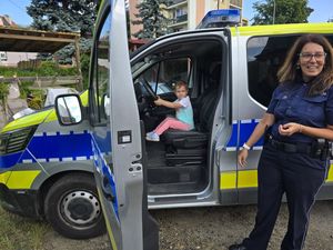 Mali goście w naszej komendzie – 3-latki ze żłobka „Sudeckie Skrzaty” z wizytą u dzierżoniowskich policjantów
