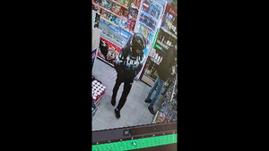 Policja poszukuje mężczyzny podejrzewanego o kradzież skarbonki na cel dobroczynny