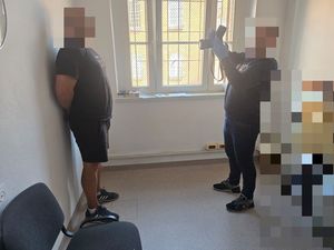 Policjanci z Dzierżoniowa zatrzymali 45-latka z dużą ilością narkotyków