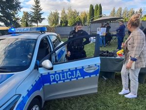 Policjanci z Piławy Górnej i Łagiewnik na festynie parafialno-dożynkowym