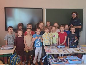 Policjantka z Dzierżoniowa o bezpieczeństwie – spotkanie z pierwszoklasistami