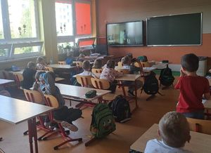 Policjantka z Dzierżoniowa o bezpieczeństwie – spotkanie z pierwszoklasistami