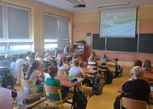 Policjantka z Dzierżoniowa o bezpieczeństwie – spotkanie z pierwszoklasistami
