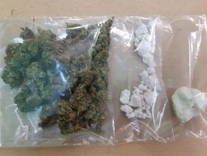 Zatrzymania osób posiadających narkotyki na terenie Bielawy